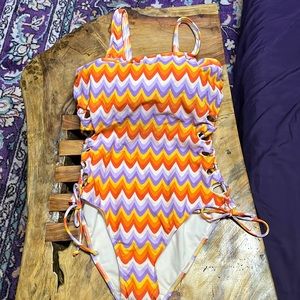 XL swim 🏊‍♀️ suit beautiful new and ready to shine! Purple & orange